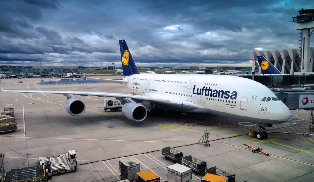 lufthansa stock flights airplanes airports  a380